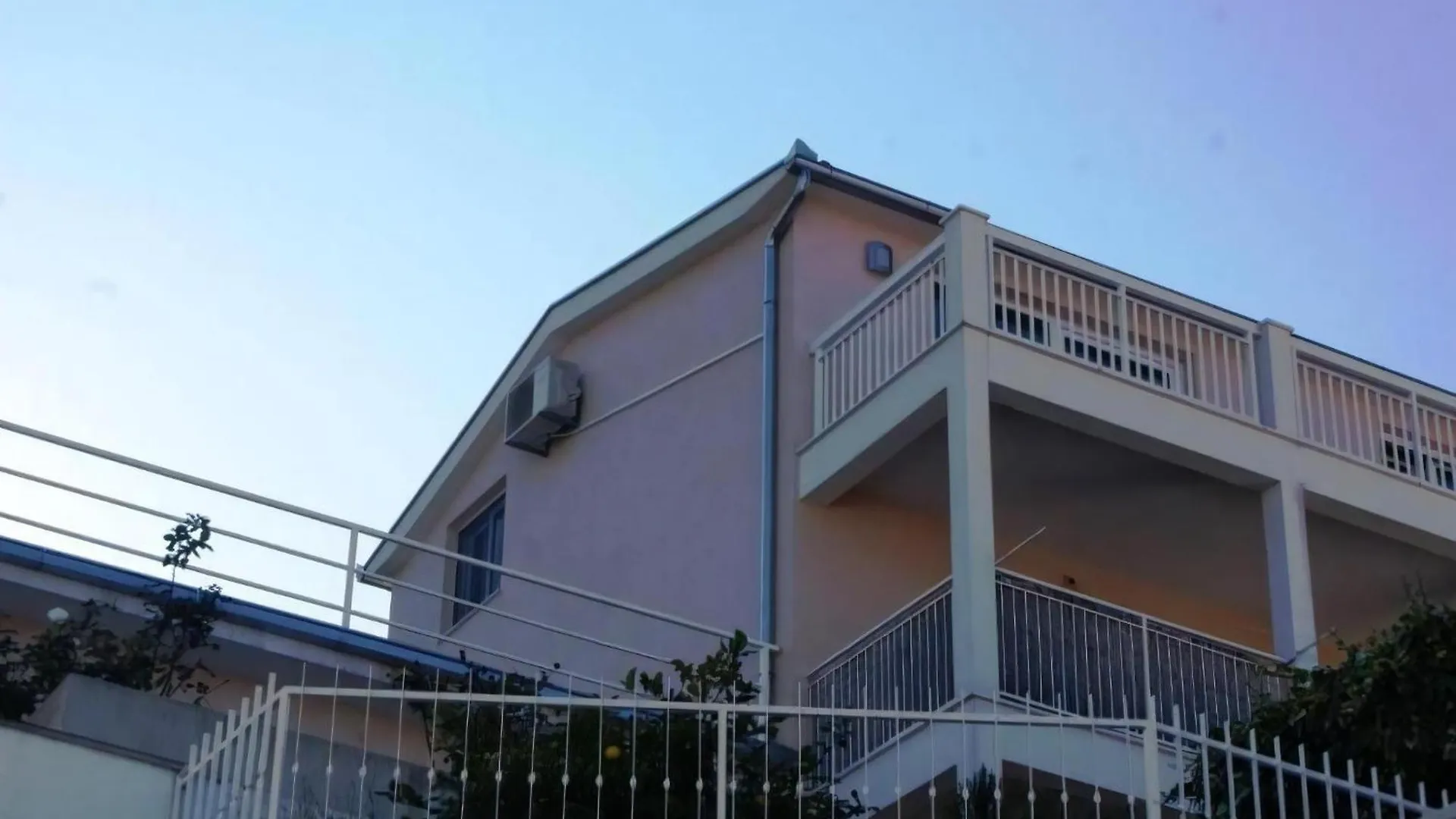 Wohnung 1 Im Erdgeschos Mit Terrasse Und Meerblick Trogir 0*,